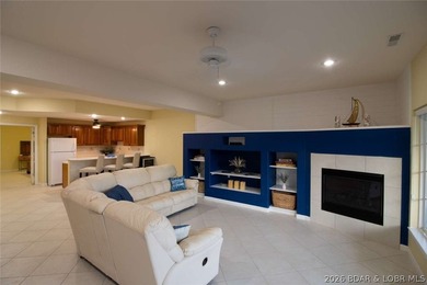 Upscale waterfont villa with room for everyone can now be yours! - photo 16