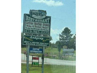 Resort located on renowned trout fishing White River in the - photo 17