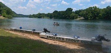 Resort located on renowned trout fishing White River in the - photo 32
