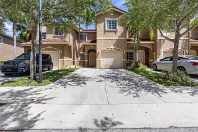 Lake Townhome/Townhouse For Sale in Cutler Bay, Florida