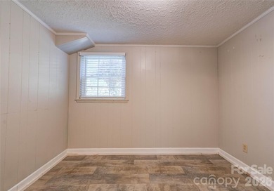 Spacious 3 Bedroom, 3 Bath brick split-level home offers room to - photo 27
