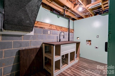 Spacious 3 Bedroom, 3 Bath brick split-level home offers room to - photo 28