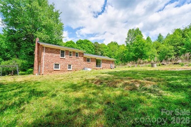 Spacious 3 Bedroom, 3 Bath brick split-level home offers room to - photo 31