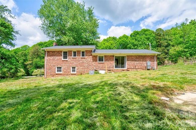 Spacious 3 Bedroom, 3 Bath brick split-level home offers room to - photo 32