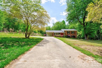 Spacious 3 Bedroom, 3 Bath brick split-level home offers room to - photo 33
