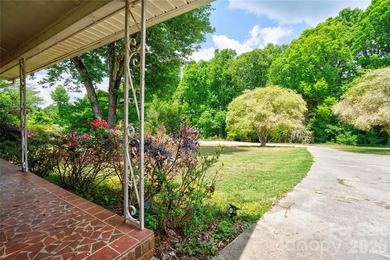 Spacious 3 Bedroom, 3 Bath brick split-level home offers room to - photo 35