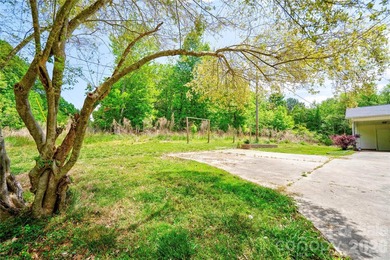 Spacious 3 Bedroom, 3 Bath brick split-level home offers room to - photo 36