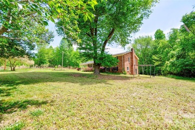 Spacious 3 Bedroom, 3 Bath brick split-level home offers room to - photo 39