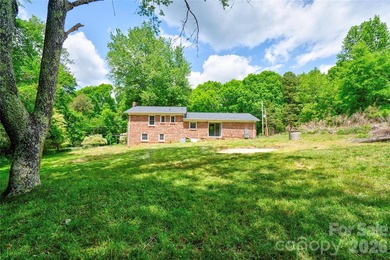 Spacious 3 Bedroom, 3 Bath brick split-level home offers room to - photo 40