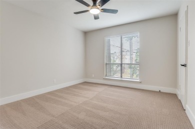 Beautifully updated condo ready to move in. Located within Oak