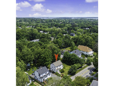 Classic 1930's style 3-bedroom 1.5 bath Colonial on a rare - photo 4