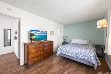 Located in the heart of Waikiki, this 2-bedroom condo at Fairway - photo 15