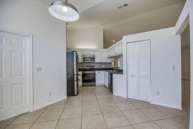 Manicured landscaping and soaring vaulted ceilings welcome you - photo 16
