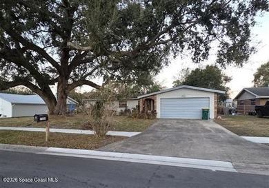 Drastic price reduction!! Block construction with 2 car garage - photo 1