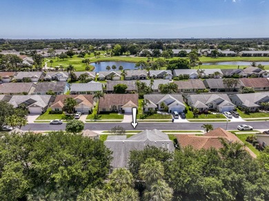 Manicured landscaping and soaring vaulted ceilings welcome you - photo 31