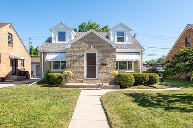 Welcome home to this beautifully updated 3 BDRM, 2-bath - photo 3