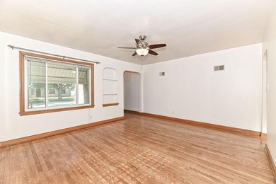 Welcome home to this beautifully updated 3 BDRM, 2-bath - photo 6