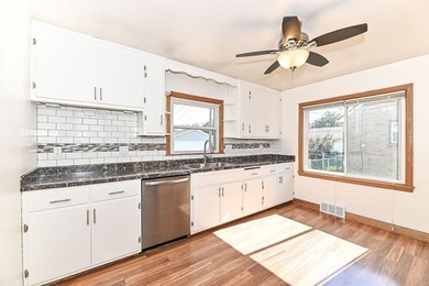 Welcome home to this beautifully updated 3 BDRM, 2-bath - photo 7