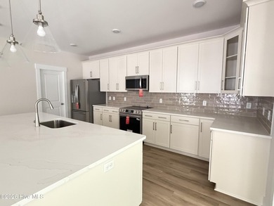 Located in the lakefront community of the Bluffs with a lovely - photo 9