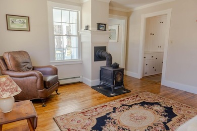 Some properties are simply rare. This one is a gem. Stretched - photo 6