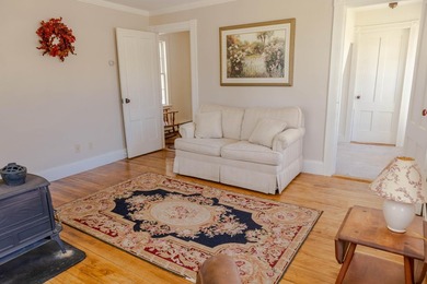 Some properties are simply rare. This one is a gem. Stretched - photo 8