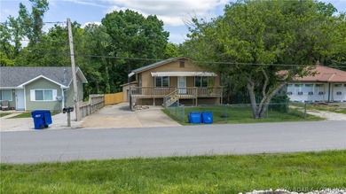Completely remodeled and move-in ready, this in-town home offers - photo 36