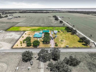Experience the best of country lake living on 5.4 acres, just 4 - photo 2