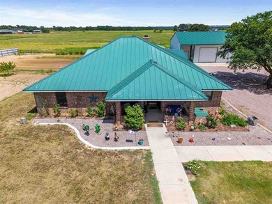 Experience the best of country lake living on 5.4 acres, just 4 - photo 3