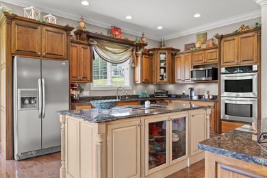 Experience luxury living in this beautiful custom built home - photo 15