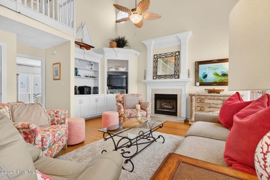 Wake up to ocean breezes and end your days with glowing coastal - photo 9