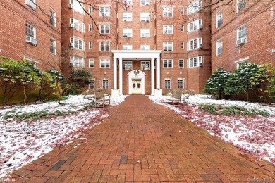 A great opportunity awaits in Forest Hills South. This spacious - photo 13