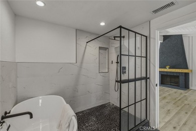 Welcome to the Lower Hollywood Riviera-where style, comfort, and - photo 31