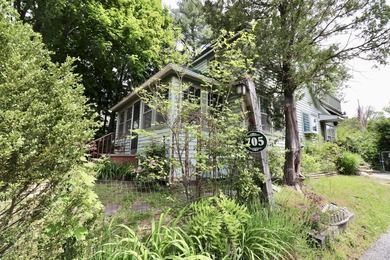 Classic 1930s Gambrel brimming with charm, character, and - photo 5