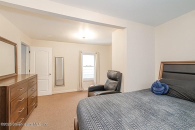 Elm Park Detached 2 Family 5 Bedrooms 2 Full Baths Renovated - photo 13