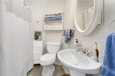 Charming multi-unit woodland retreat Near Paradise Point Beach & - photo 15
