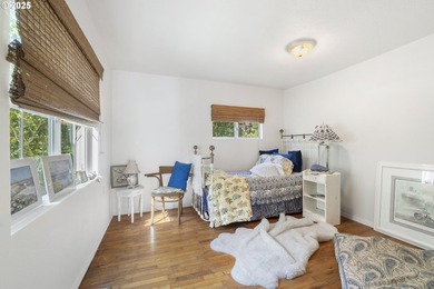 Charming multi-unit woodland retreat Near Paradise Point Beach & - photo 17