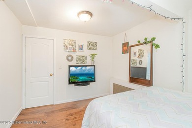 Elm Park Detached 2 Family 5 Bedrooms 2 Full Baths Renovated - photo 17