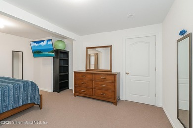 Elm Park Detached 2 Family 5 Bedrooms 2 Full Baths Renovated - photo 18