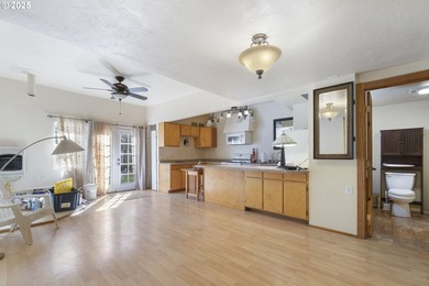 Charming multi-unit woodland retreat Near Paradise Point Beach & - photo 20