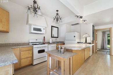 Charming multi-unit woodland retreat Near Paradise Point Beach & - photo 21