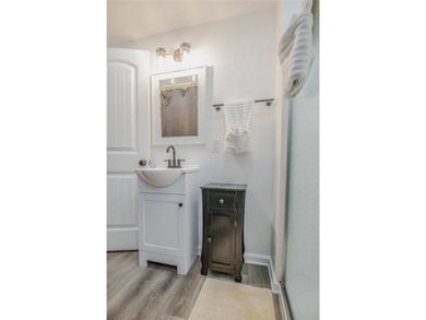 This meticulously remodeled townhouse blends timeless design - photo 20