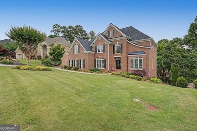 Meticulously maintained by the original owners, this ELEGANT - photo 3