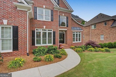 Meticulously maintained by the original owners, this ELEGANT - photo 4