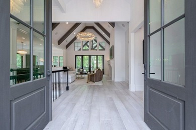 Welcome to THE LUXURY HOME WHERE SOPHISTICATION MEETS EFFORTLESS - photo 6
