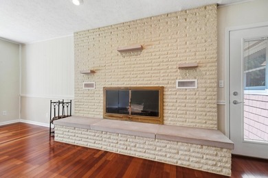 Welcome to 303 Harbor Drive in the highly sought-after Northwood - photo 11