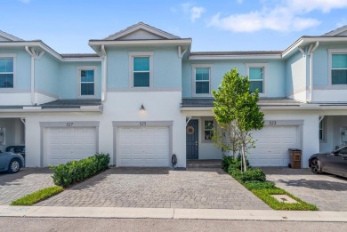 Lake Townhome/Townhouse For Sale in Deerfield Beach, Florida