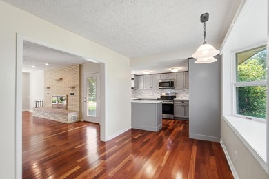 Welcome to 303 Harbor Drive in the highly sought-after Northwood - photo 21