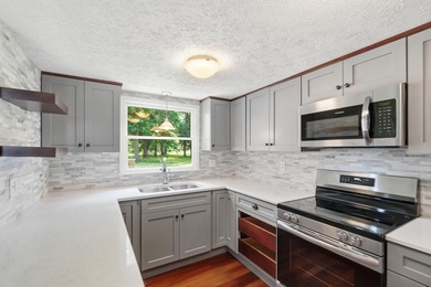 Welcome to 303 Harbor Drive in the highly sought-after Northwood - photo 23