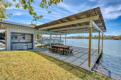 Set within the coveted Blue Lake Estates of Horseshoe Bay, this - photo 24