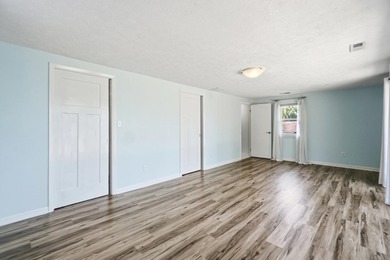 Welcome to 303 Harbor Drive in the highly sought-after Northwood - photo 37
